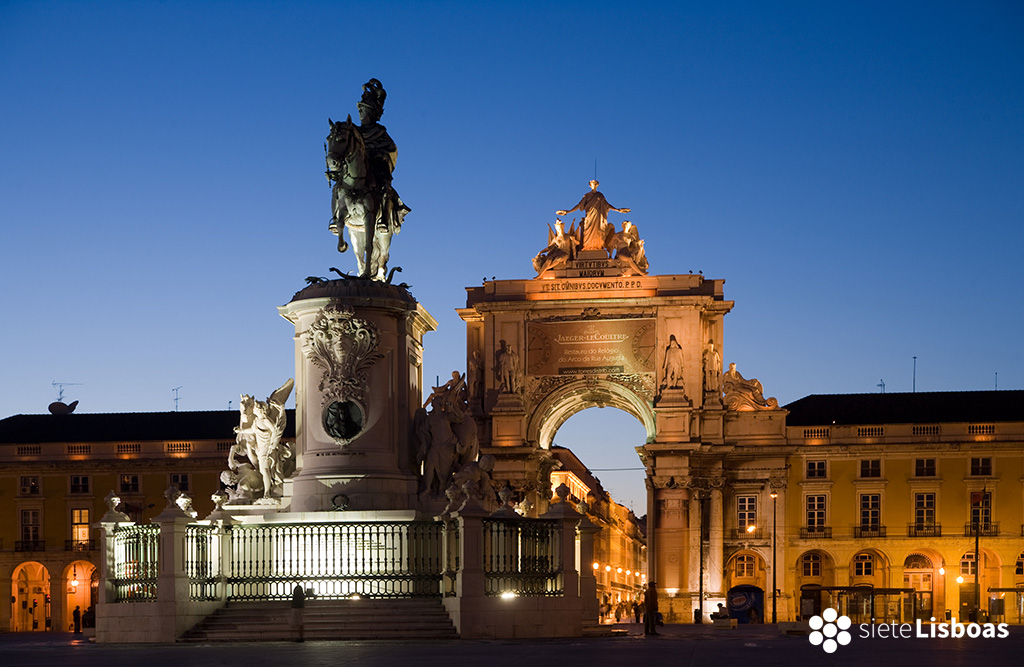 Imagen de la praça do Comércio realizada por el fotógrafo Nuno Cardal, publicada en su libro "Lisboa Iluminada", cedida a sieteLisboas.