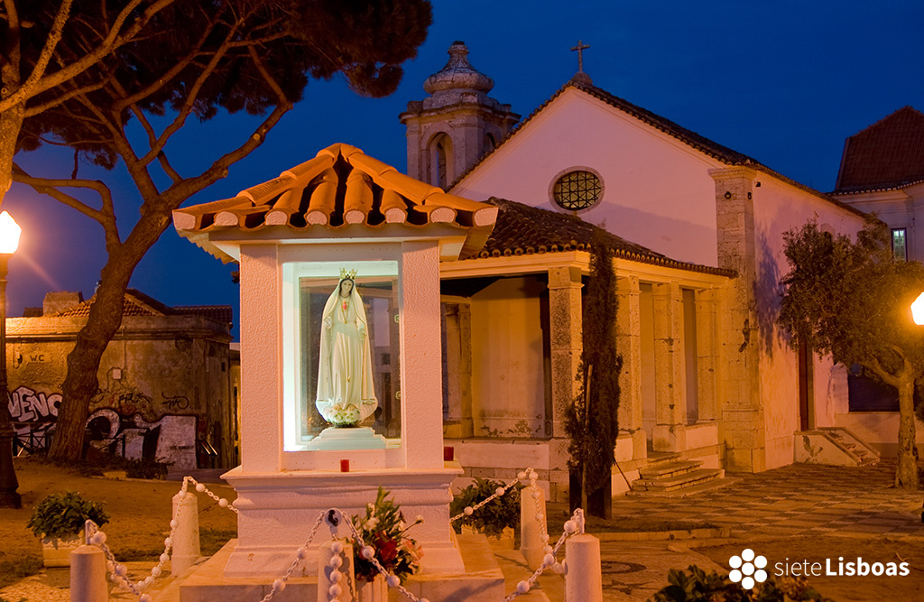 Imagen de la capilla de Nossa Senhora do Monte realizada por Nuno Cardal, publicada en su libro "Lisboa Iluminada", y cedida a sieteLisboas.