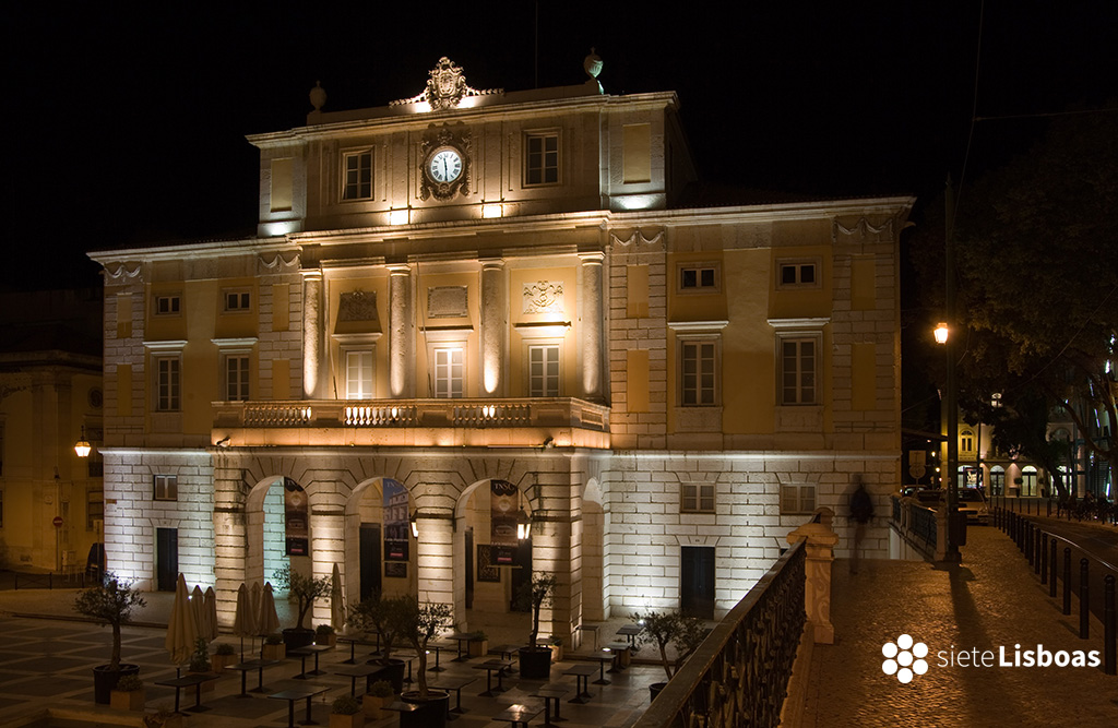 Imagen del Teatro São Carlos de Lisboa del fotógrafo Nuno Cardal, publicada en su libro "Lisboa Iluminada" y cedida a sieteLisboas.