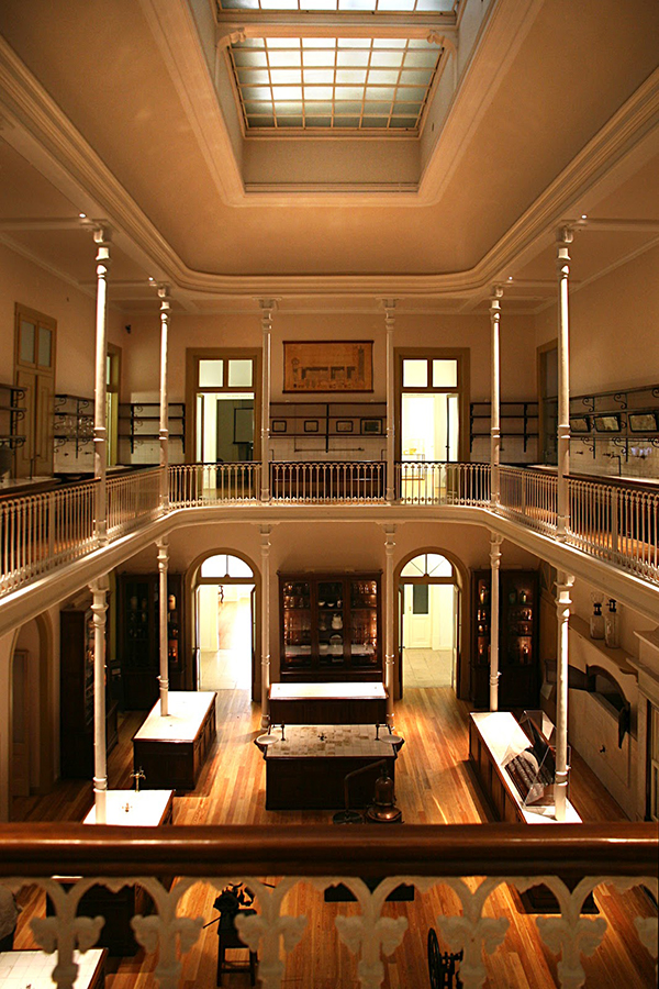 Imagen de los archivos del MUHNAC del Antiguo Laboratorio Químico de la Escuela Politécnica, cedida a sieteLisboas.