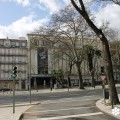 Fotografía del Cinema São Jorge, desde el otro lado de la Avenidade Liberdade, realizada por sieteLisboas.