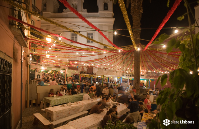 Imagen de las Fiestas de Lisboa, tomada por el fotógrafo Nuno Cardal, publicada en su libro 'Lisboa Iluminada' y cedida a sieteLisboas.