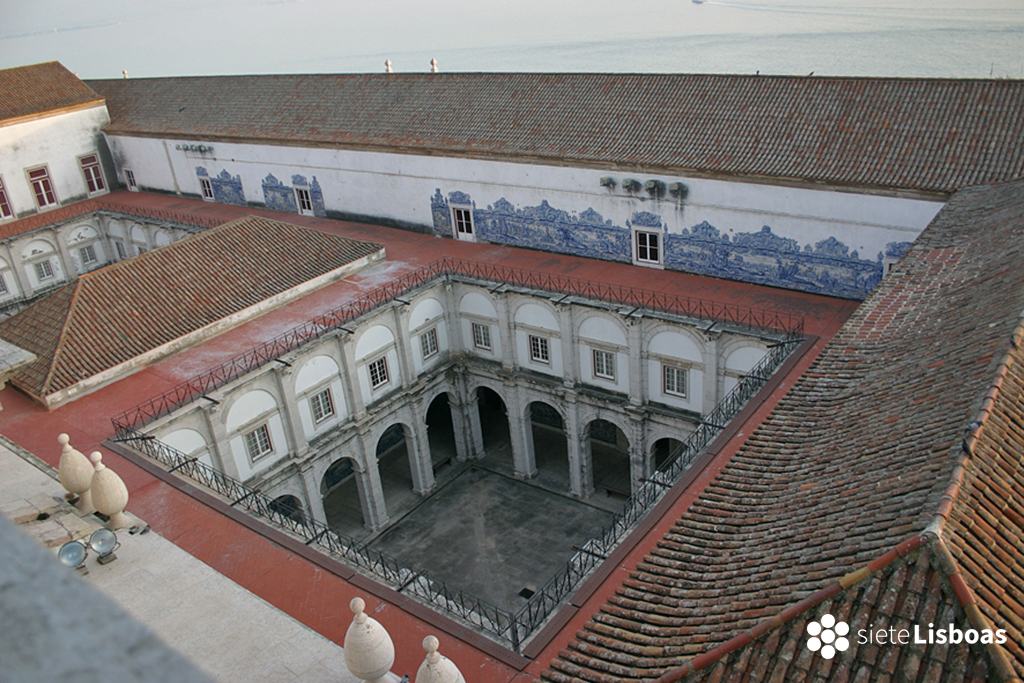Imagen del Monasterio de 'São Vicente de Fora', tomada por el fotógrafo Nuno Cardal, publicada en su libro 'Lisboa Iluminada' y cedida a sieteLisboas.