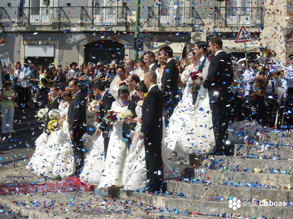 Fotografía de los 'Casamentos de Santo António' de 2014, tomada por sieteLisboas a la salida de la ceremonia.