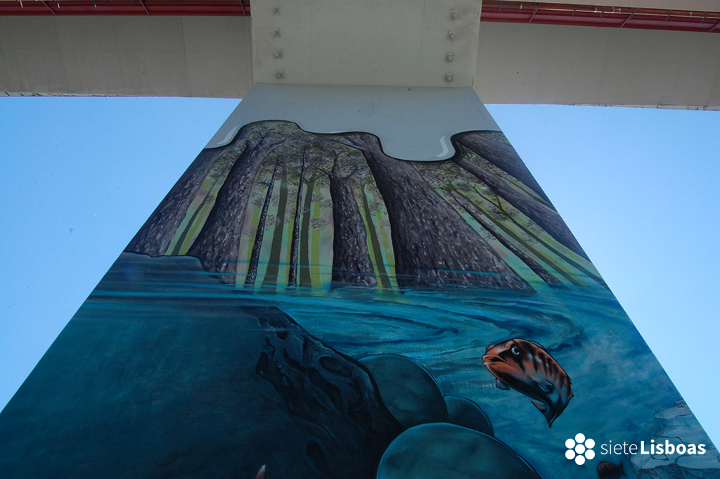 Fotografía de una de las pinturas murales del Puente 25 de Abril, tomada por Antoaneta Roman y cedida a sieteLisboas.