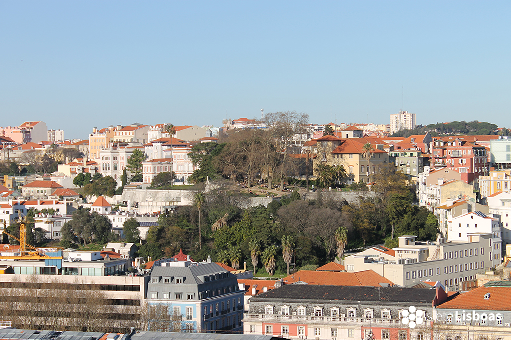 Fotografía del 'Jardim do Torel' tomada por sieteLisboas. En la calle de una de las entradas a este mirador se encuentra uno de los centros de la 'Junta da Freguesia'.